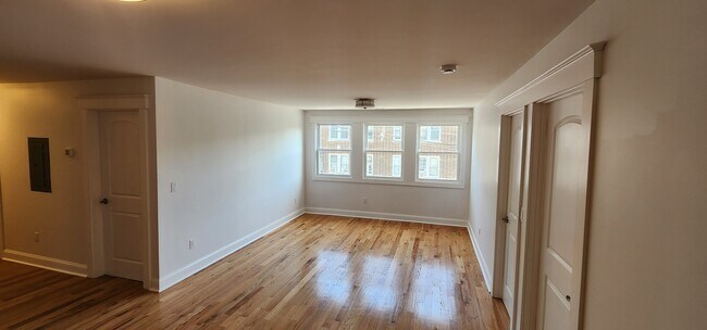 Building Photo - 5 Poplar St