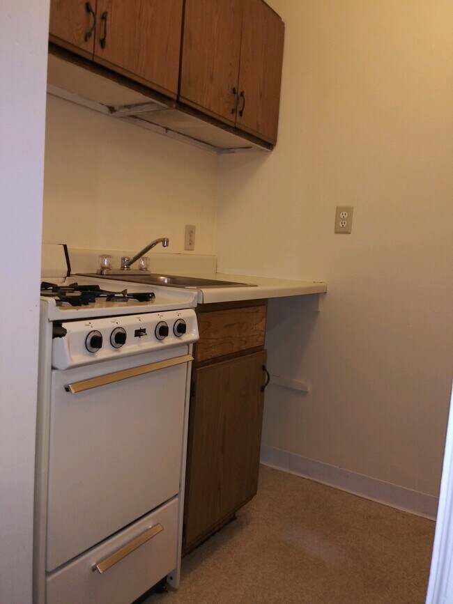 Building Photo - 405 N Longwood St