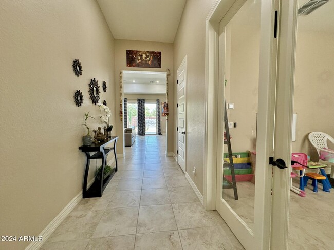 Building Photo - 3453 E Aloe Dr