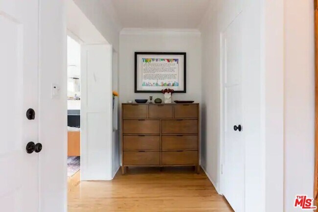 Foto del edificio - 1972 Stearns Dr