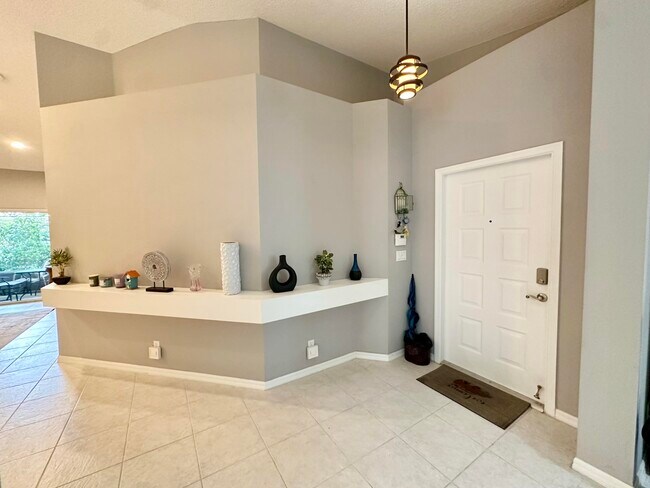 Foto del edificio - 6129 Heliconia Rd