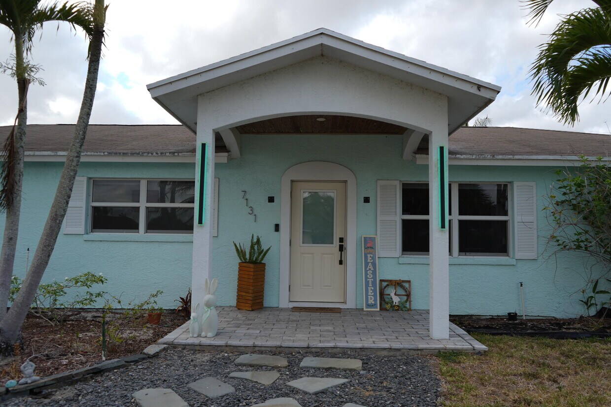 Foto principal - 7131 Oakmont Dr
