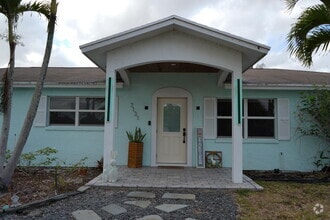 Building Photo - 7131 Oakmont Dr