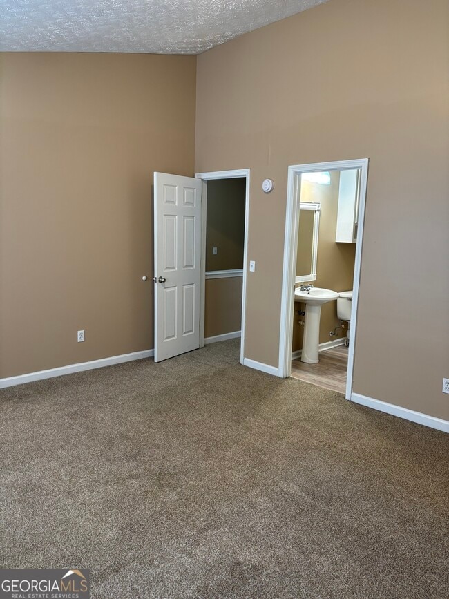 Building Photo - 6111 Camden Forrest Dr