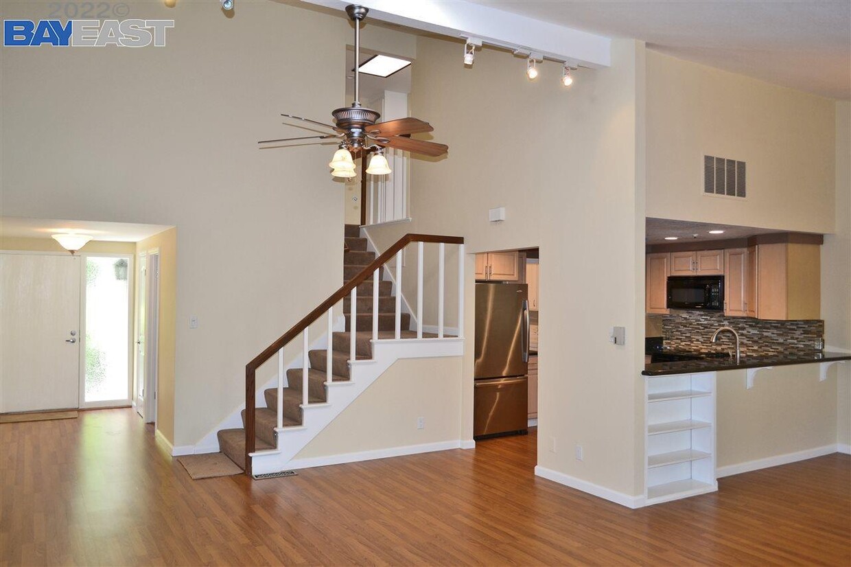 Primary Photo - 132 Westfield Cir