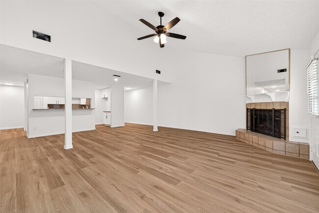 Foto del edificio - 2334 Autumn Springs Ln