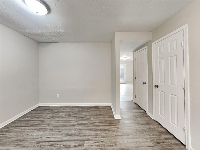 Foto del edificio - 1829 Whitehall Forest Ct SE