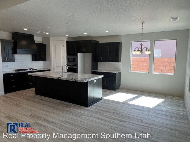 Building Photo - 3 br, 2.5 bath House - 31 W Camimo Oso Dr