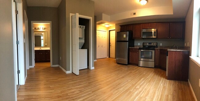 Building Photo - 2024 College St