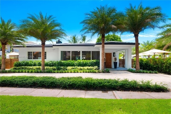 Building Photo - 2575 Pine Tree Dr