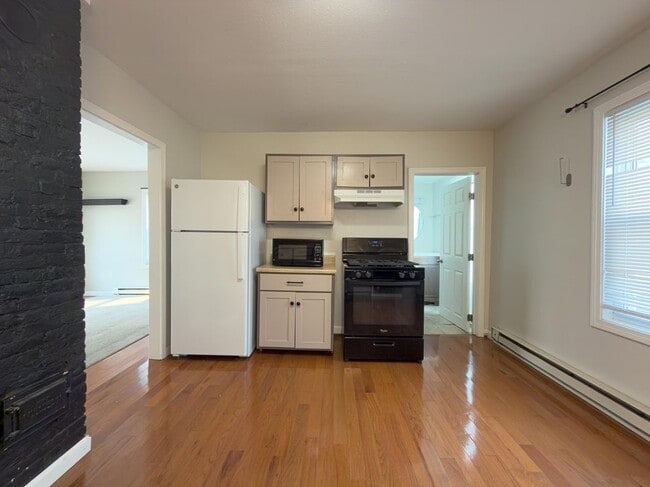 Building Photo - 31-33-33 Saranac St