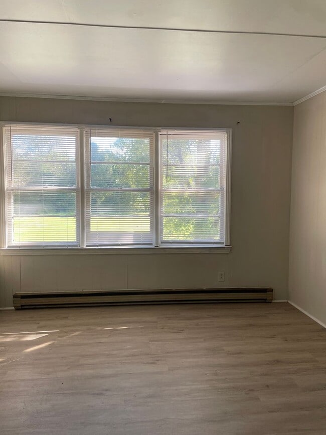 Building Photo - 1380