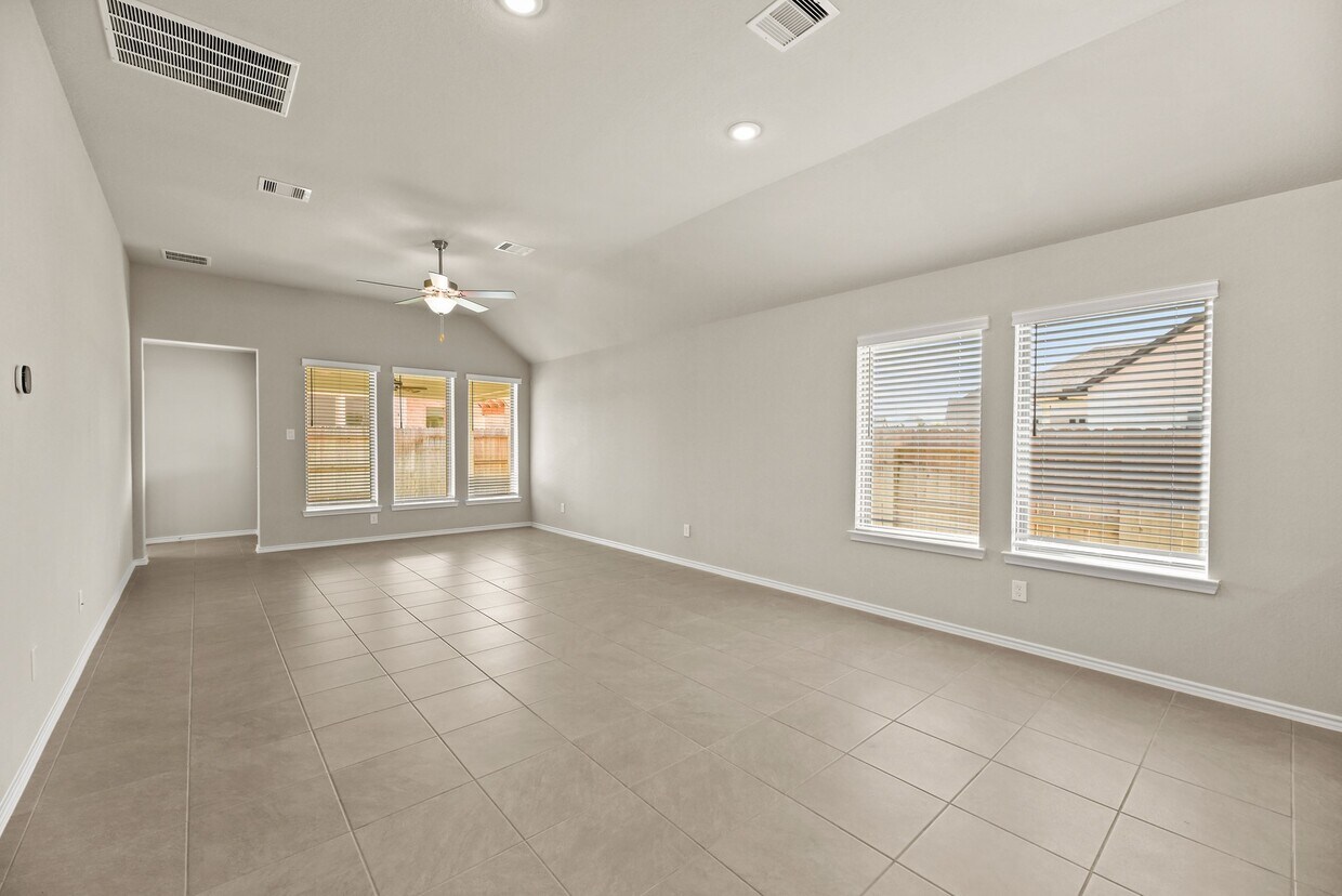 Foto principal - 1330 Lakeside Crk Rd