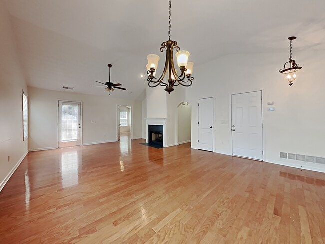 Building Photo - 406 Redwood Trail