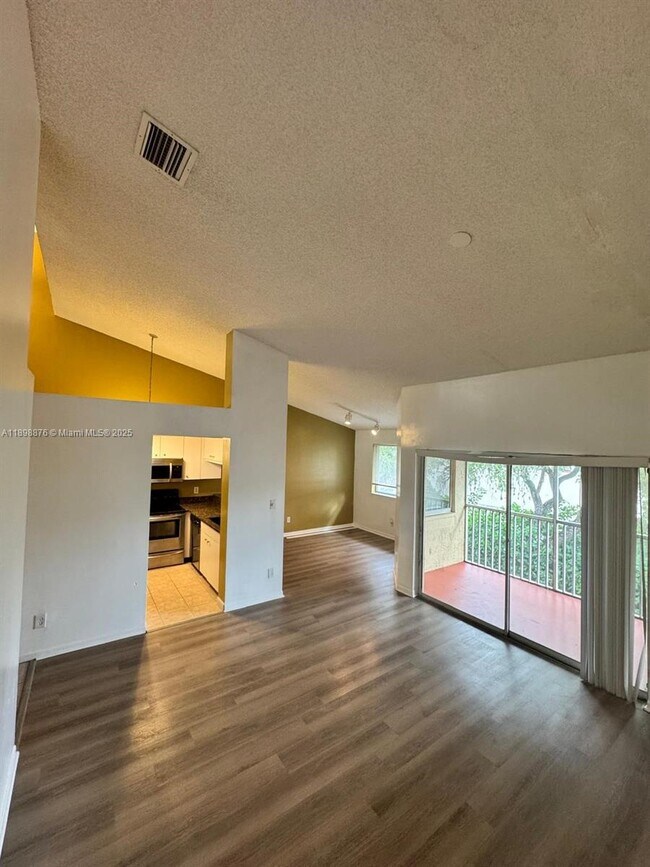 Building Photo - 911 Coral Club Dr