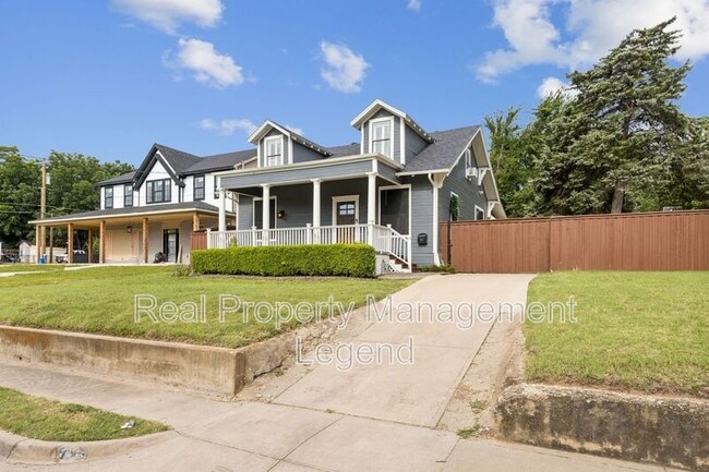Building Photo - 715 S Barnett Ave