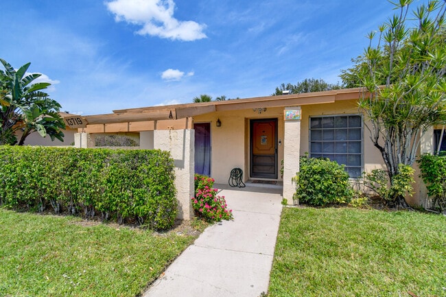 Building Photo - 13719 Date Palm Ct