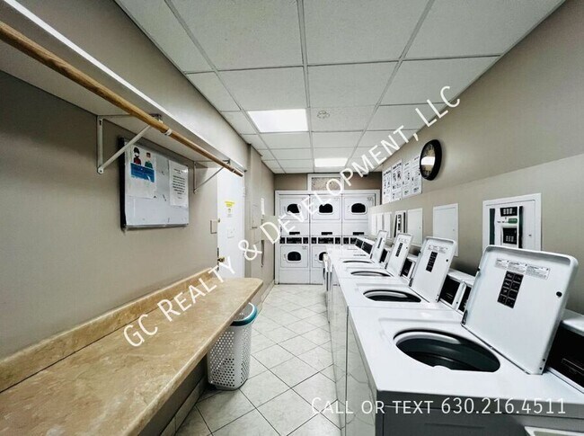 Foto del edificio - 9001 Golf Rd