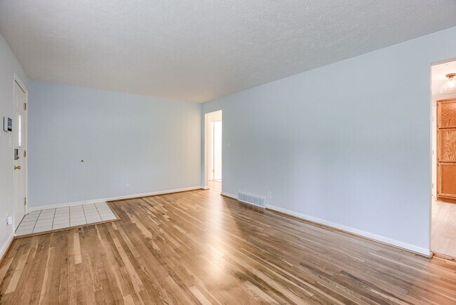 Building Photo - 1230 Cole Creek Dr