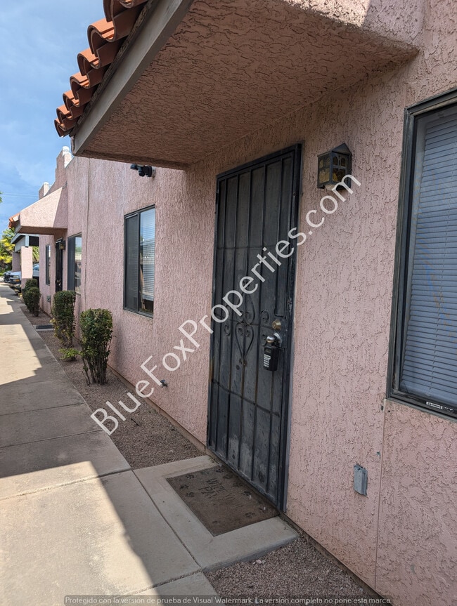 Building Photo - 2427 N Fair Oaks Ave