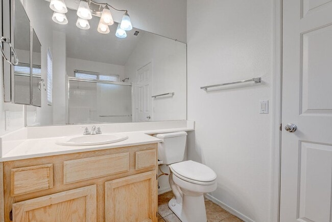 Foto del edificio - Beautiful 2 Bedroom Home Backing to Greenbelt