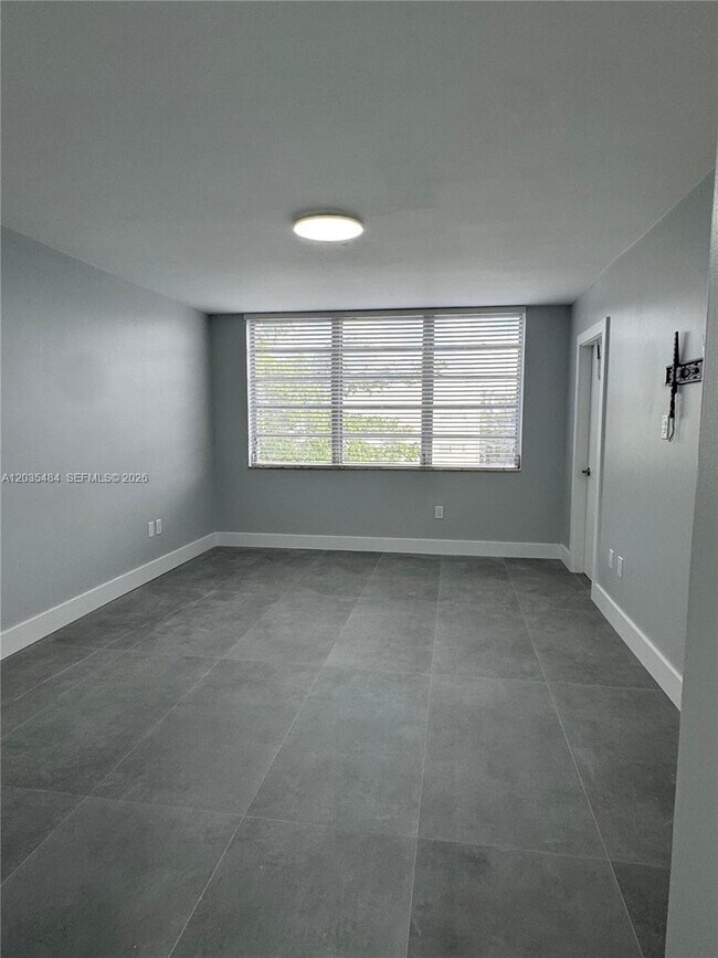 Foto del edificio - 1680 NE 191st St