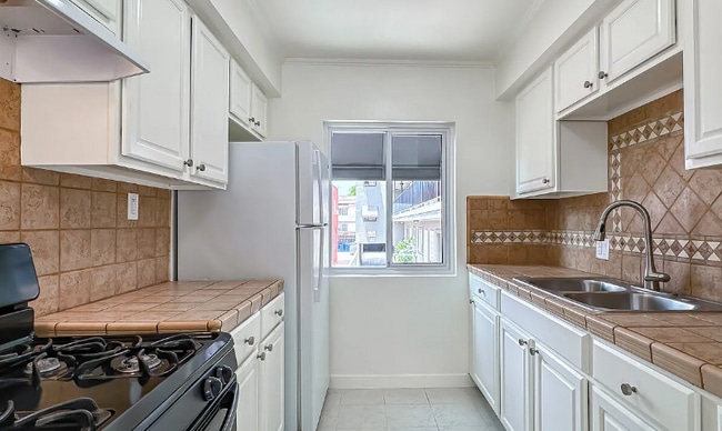 Building Photo - 1241 N Fairfax Ave