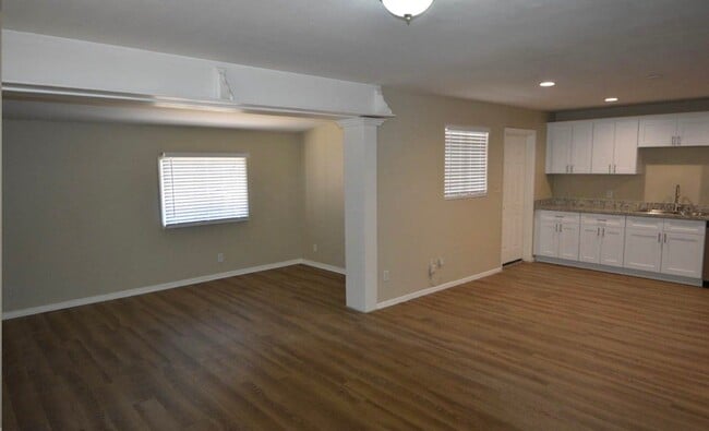 Foto del edificio - 2308 W Freeway Ln