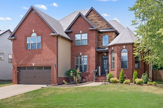 Building Photo - Pet Friendly Four Bedroom with Bonus!