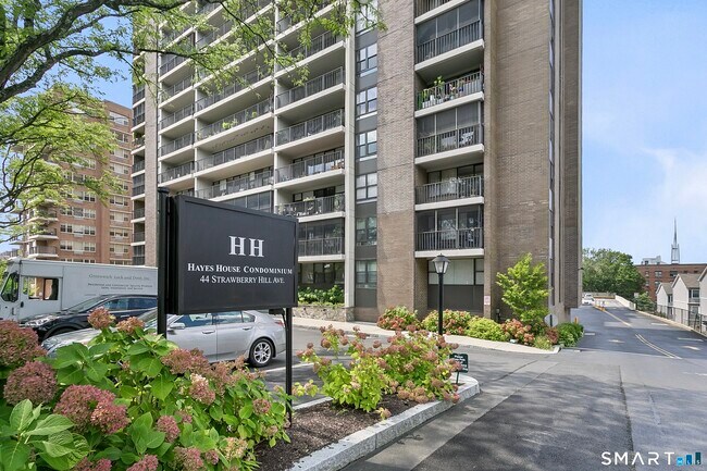 Foto del edificio - 44 Strawberry Hill Ave
