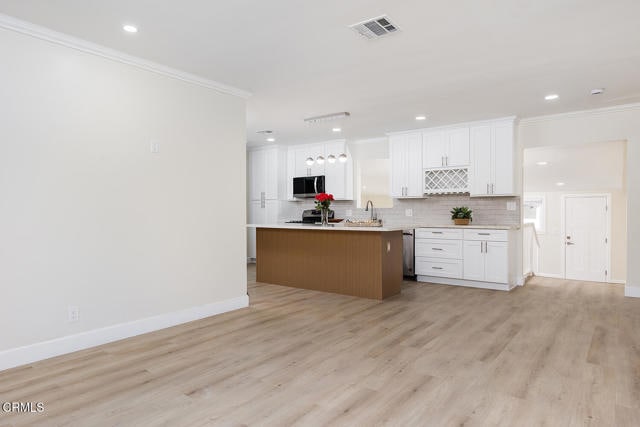 Building Photo - 550 MacDonald St