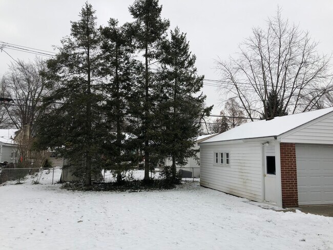 patio privado cercado - 9628 Shadyside St