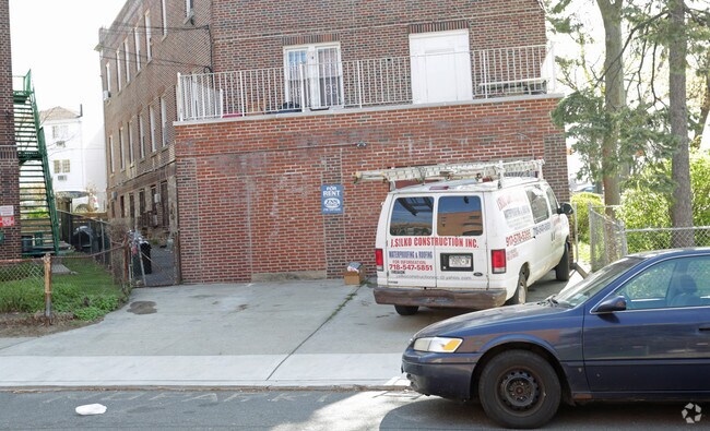 Foto del edificio - 831 Arnow Ave