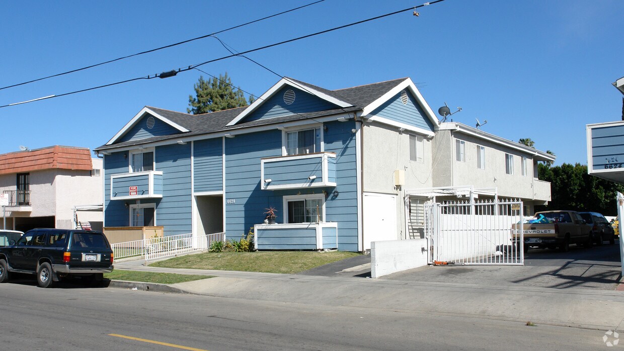 Foto del edificio - 6628 Sylmar Ave