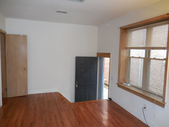 Building Photo - 2603 W Grace St