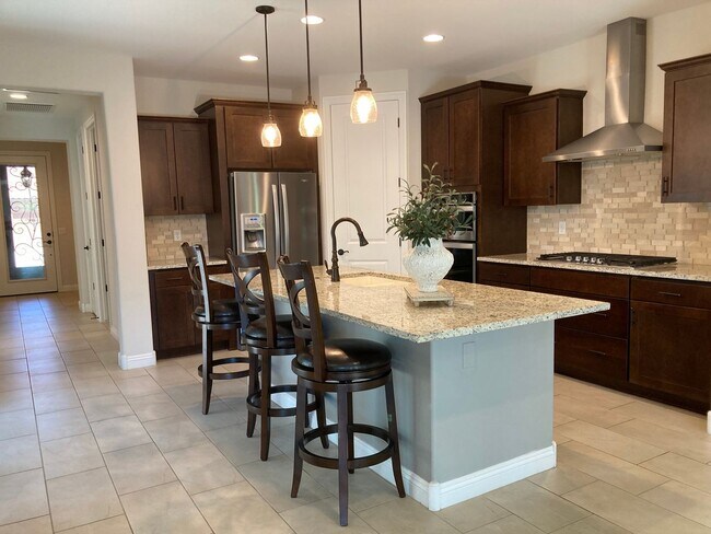 Building Photo - Dove Mountain Del Webb Beauty!