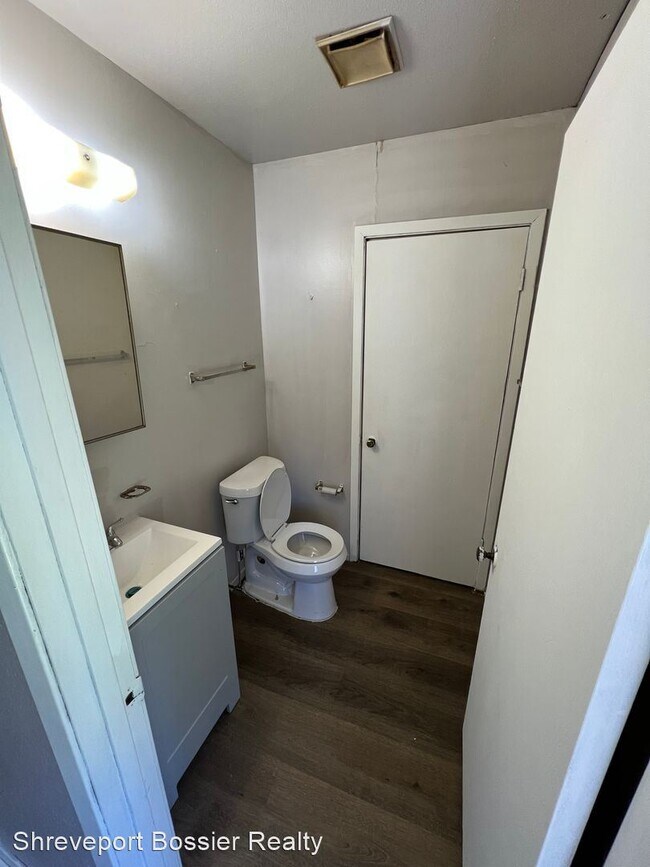 Building Photo - 3 br, 1.5 bath House - 1221 Pin Oak Pl