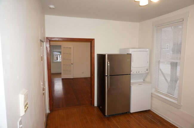 Foto del edificio - 3725 W Diversey Ave