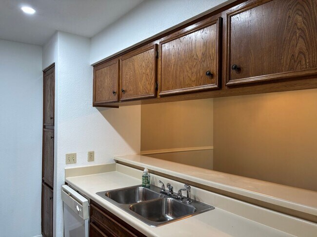 Foto del edificio - 10616 Mellow Meadow Dr