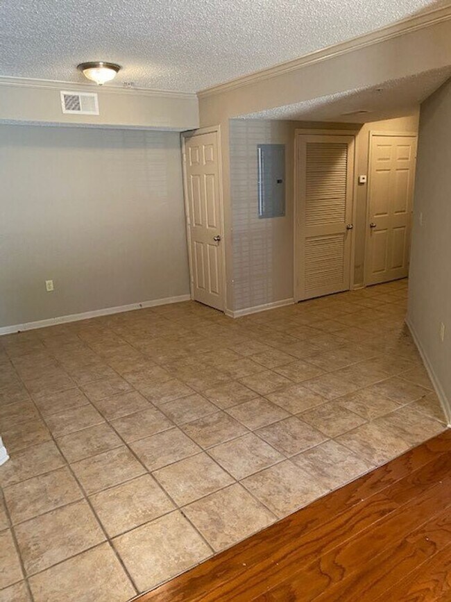 Foto del edificio - Cozy 2 Bed 2 Bath Condo Available Fall 2025!