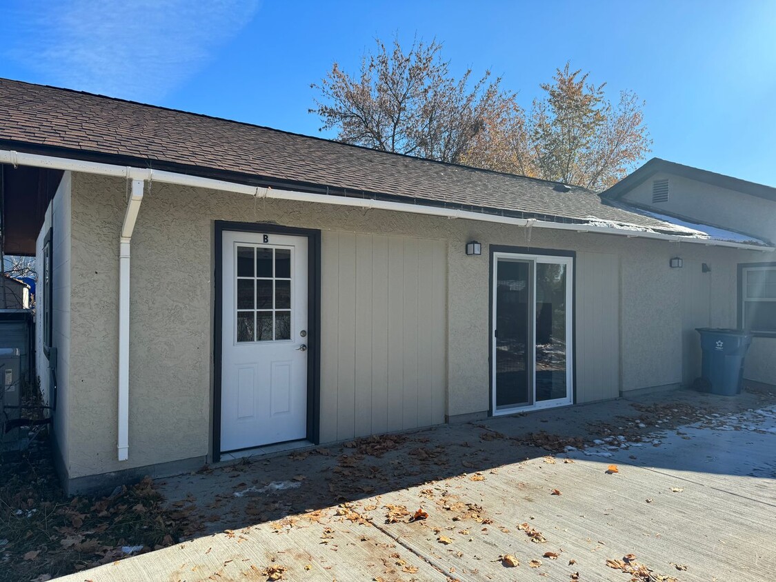 Primary Photo - 2236 Burlington Avenue