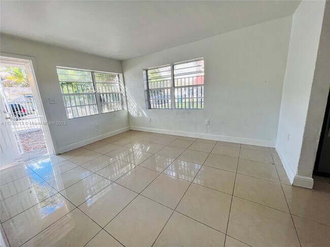 Foto del edificio - 5545 NW 3rd Ave