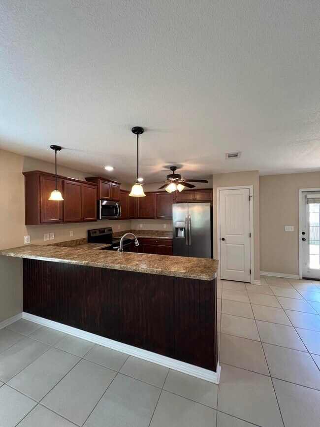 Building Photo - 489 Eisenhower Dr