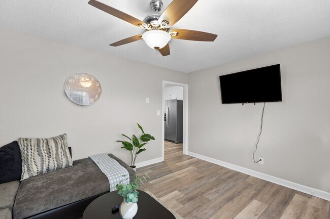 Foto del edificio - 109 Oak Grove Ave