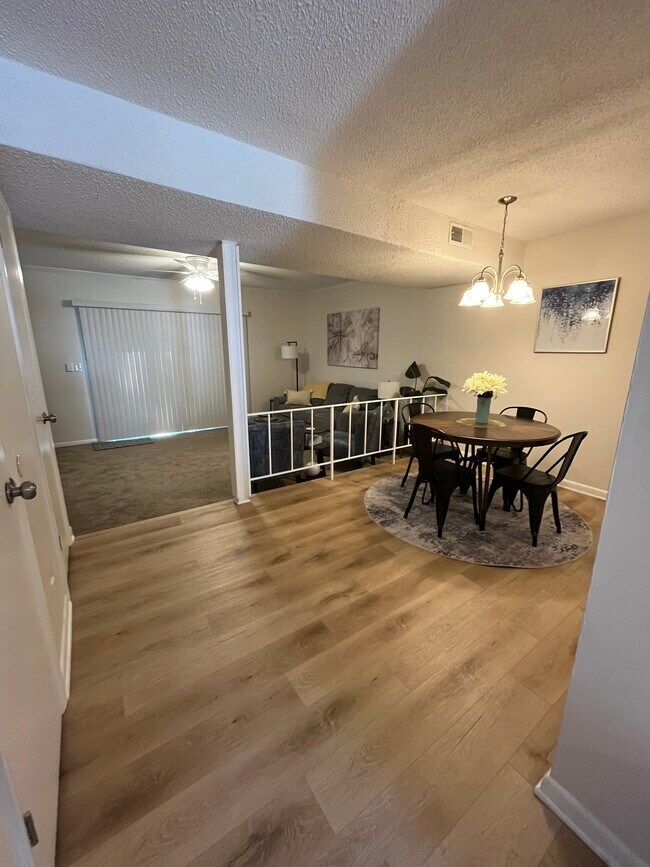 Foto del edificio - 583 Winding Creek Rd