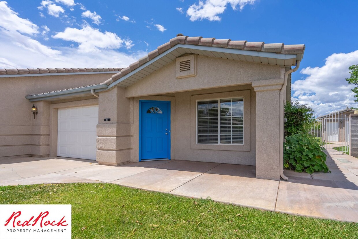 Foto principal - Remodeled 3 Bedroom Townhome with Great Vi...