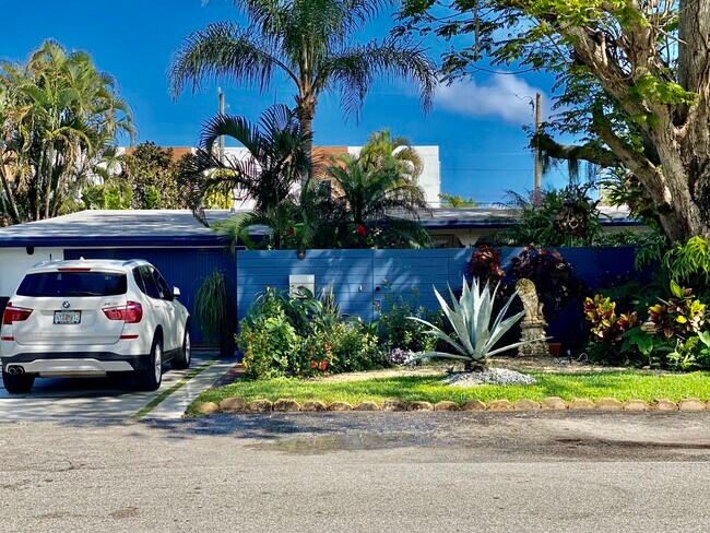 Building Photo - 1230 N Victoria Park Rd