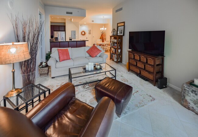 Building Photo - 403 S Sapodilla Ave