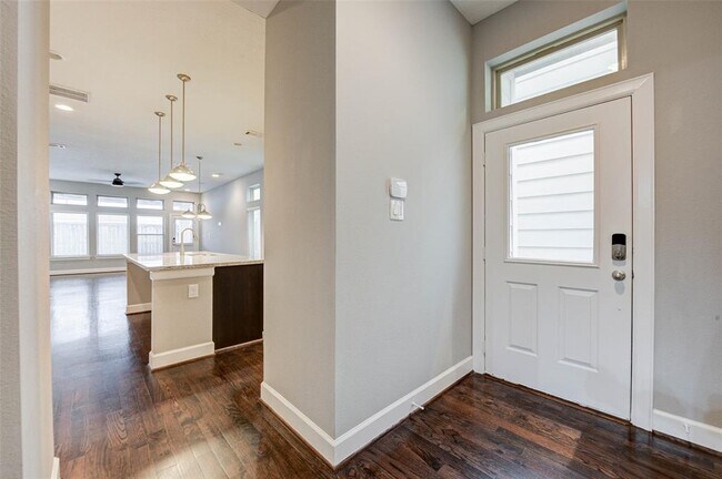 Foto del edificio - 6622 Eureka St