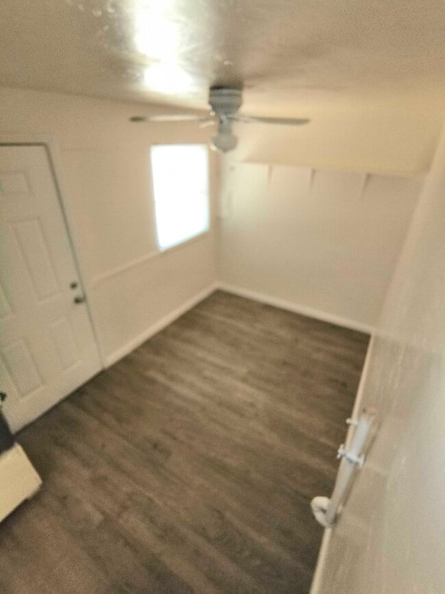 Foto del edificio - Cute Home in Oildale with Move In Special!